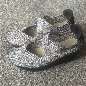 Colorful Bernie Mev Lulia woven wedge shoes size 39 U.S. 8.5/9